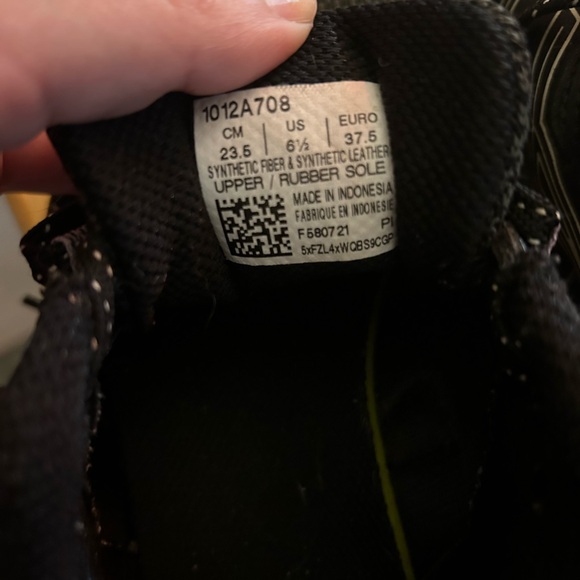 ASICS women’s running shoes - Picture 1 of 3